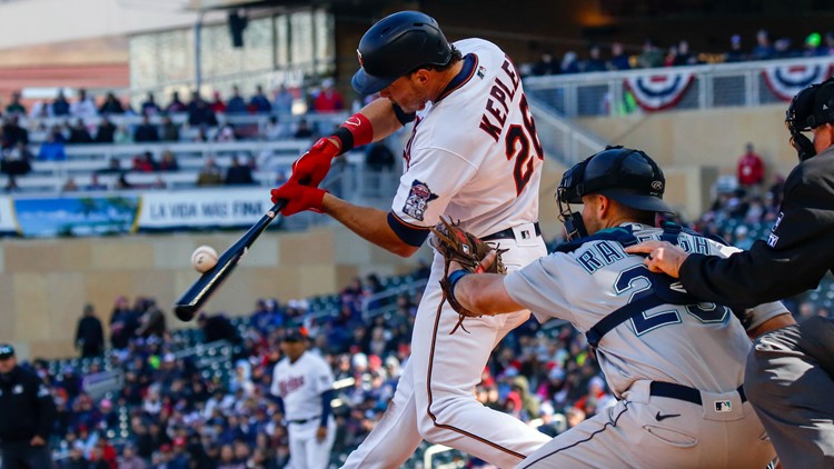 Cy Young winner Ray sharp in Mariners debut, tops Twins 2-1 - The