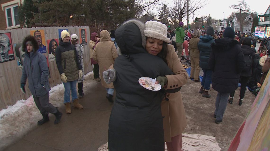 In south Minneapolis, Renee Good's memorial gives visitors a space to mourn