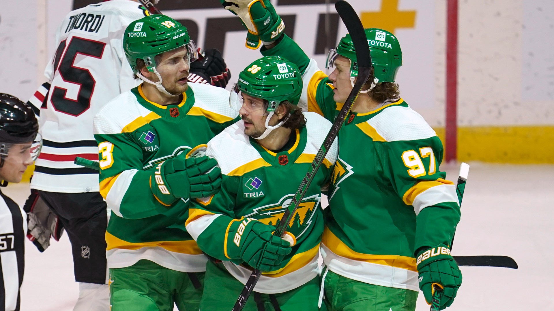 Zuccarello has hat trick, Wild beat Blackhawks