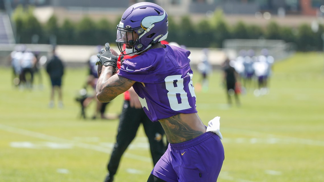 Minnesota Vikings tight end Irv Smith Jr. (84) lines up for the