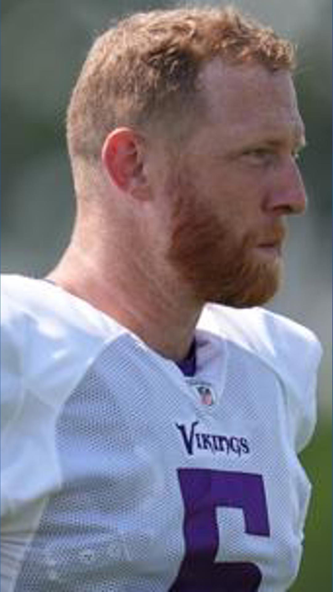 Vikings bring back veteran punter Johnny Hekker