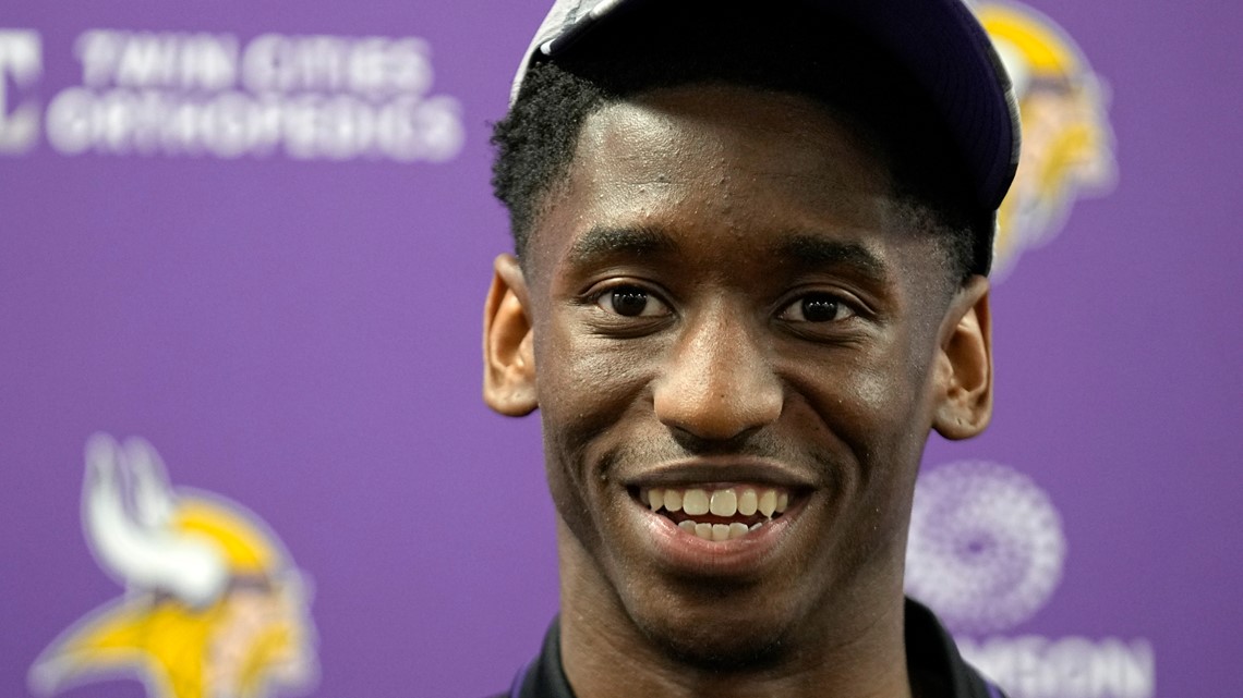 Wide receiver Randy Moss of the Minnesota Vikings smiles as he