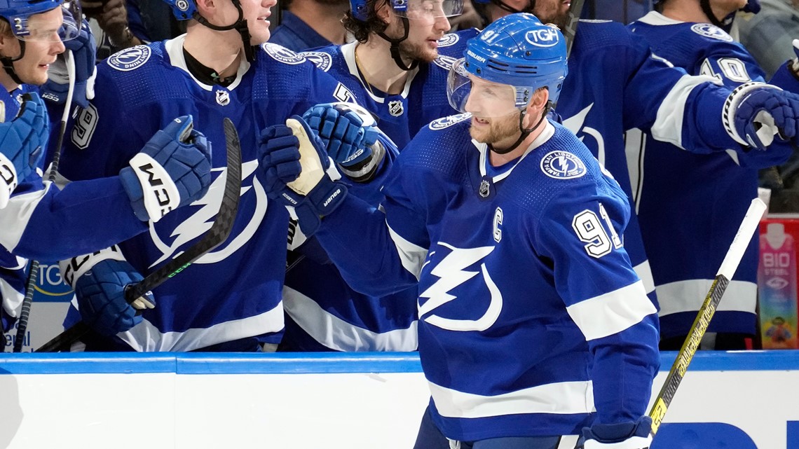 Lightning win home opener, Stamkos leads way with 3 points