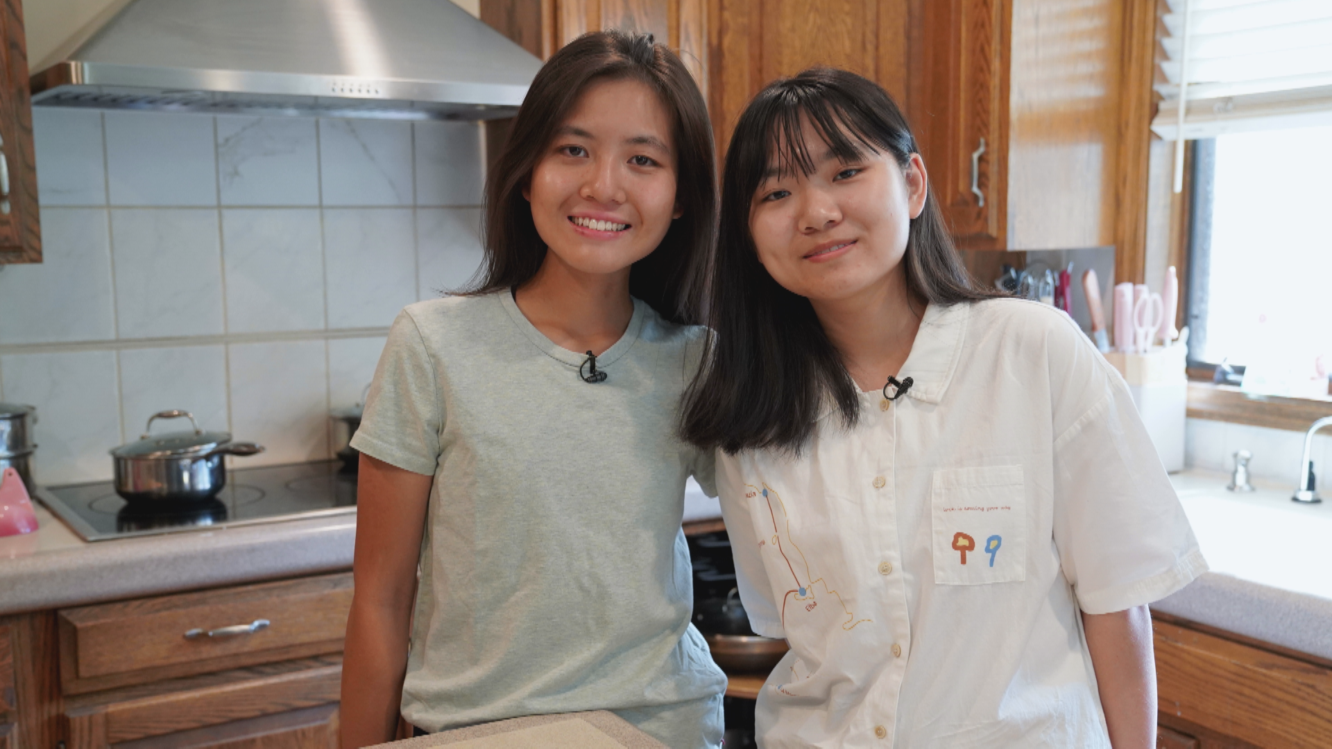 After a period of unhealthy dieting, the teenage sisters diverted their attention to something new: baking bread. "Midnight Toast" launched in January 2021.