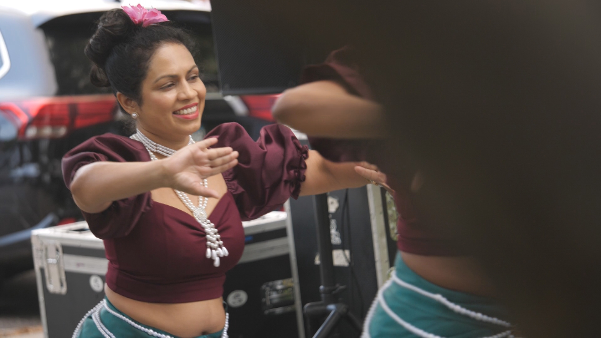 The event featured performances from Sri Lankan dancers, singers from Uzbekistan, and artists from countries including Finland and Peru.