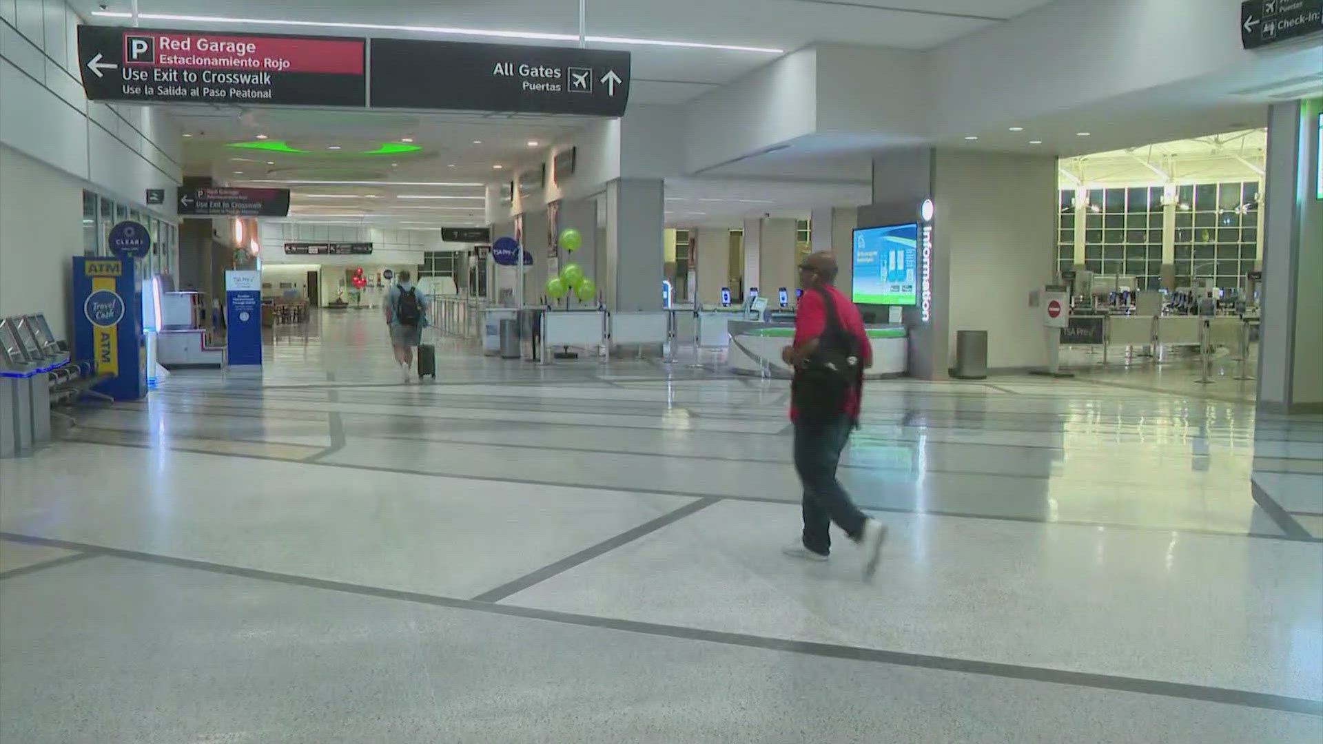 Southwest passengers stuck on tarmac for hours after bomb threat at Houston airport