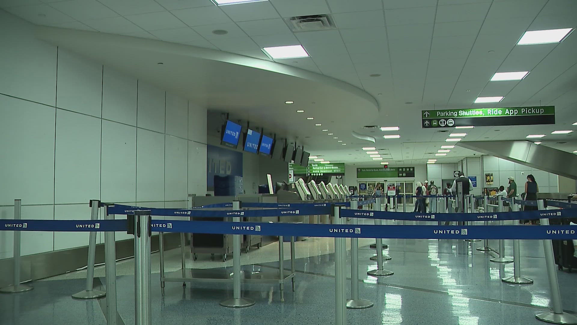 United Airlines resolves technology issue that led to nationwide flight delays, though residual delays persist.