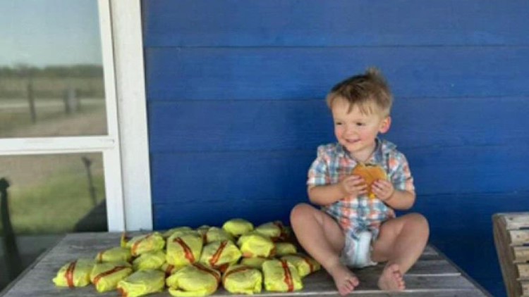 Toddler orders 30+ cheeseburgers while mom isn't looking