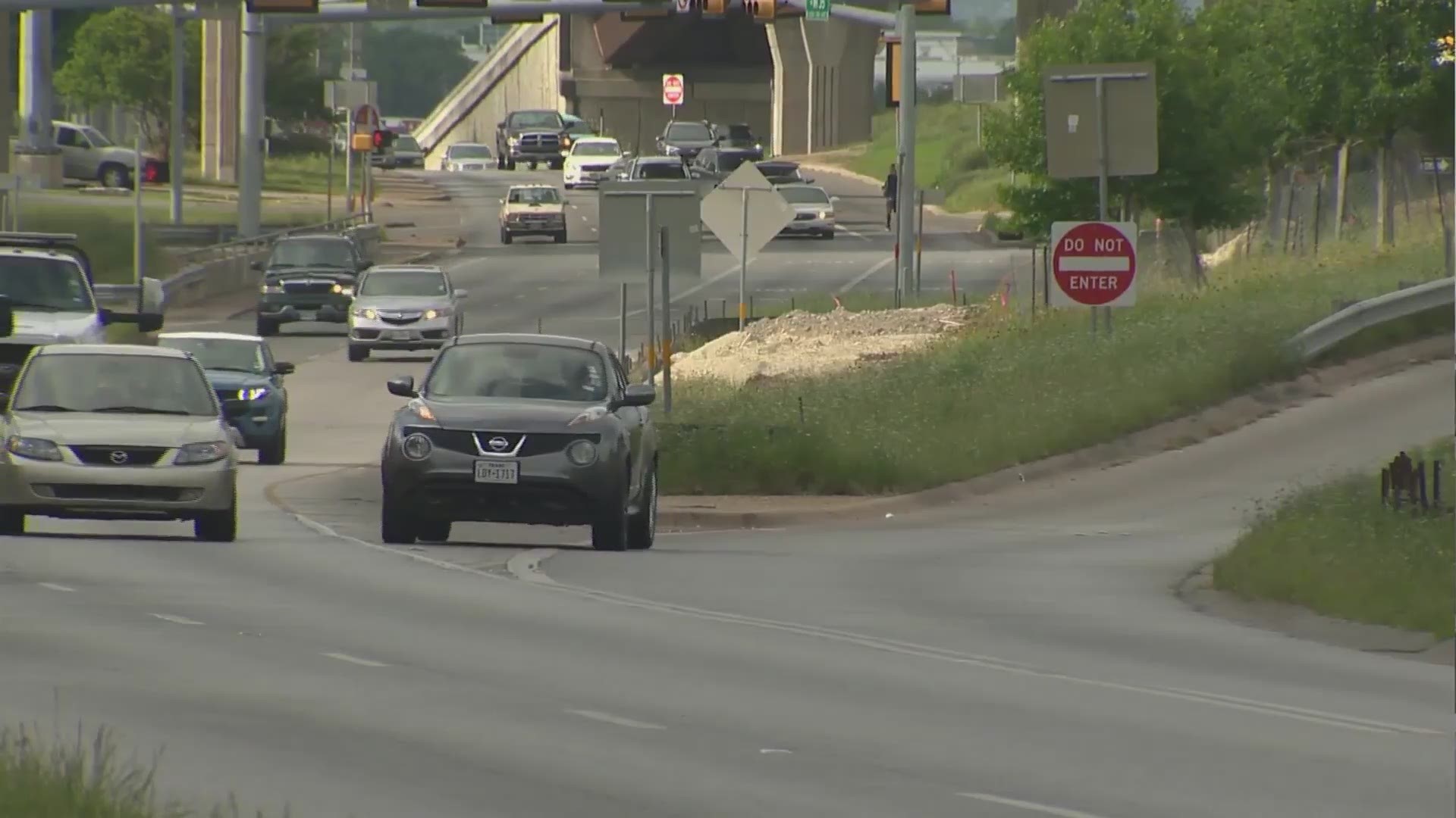 What The Beep Why Austin Doesn T Do Yield Signs On Feeder Roads Kare11 Com