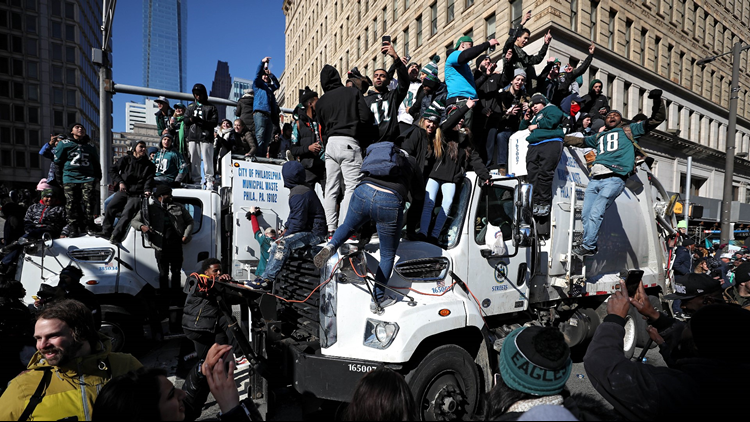 Philadelphia, Eagles fans celebrate 1st Super Bowl title with parade