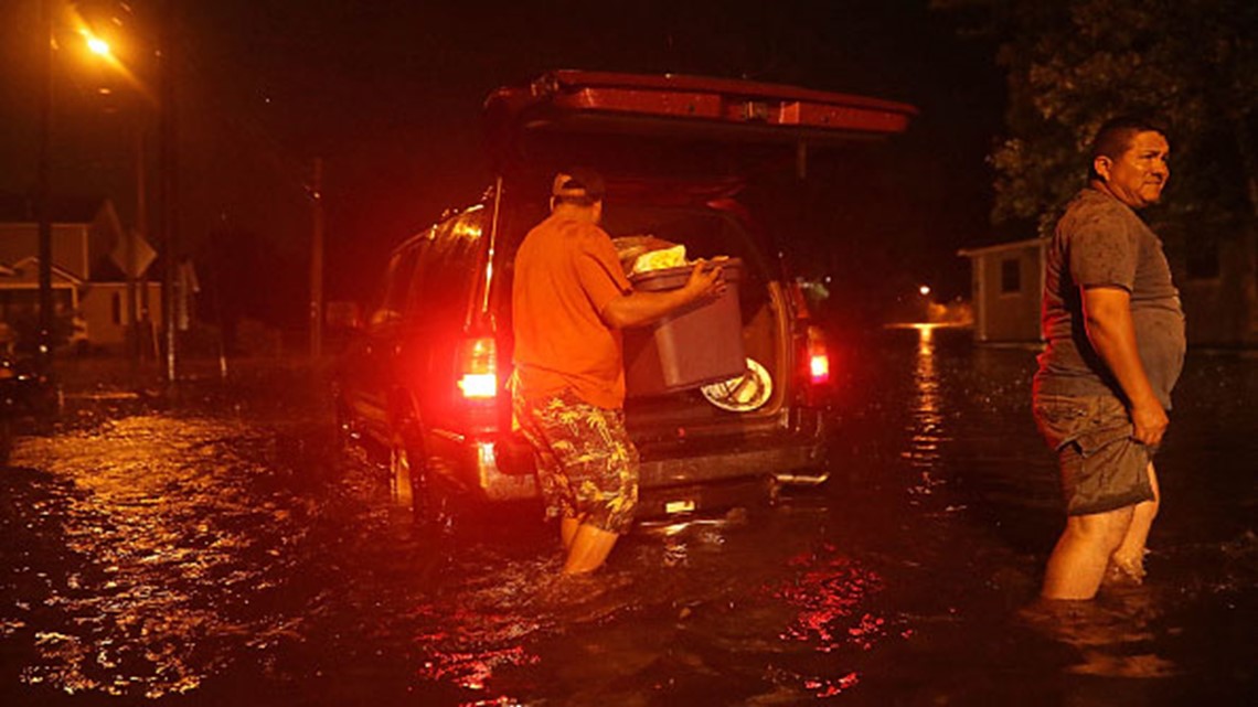 Hurricane Florence lashes United States east coast, triggers flood warnings