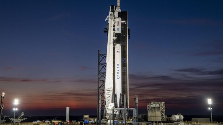 Last-minute problem keeps SpaceX rocket, astronauts grounded