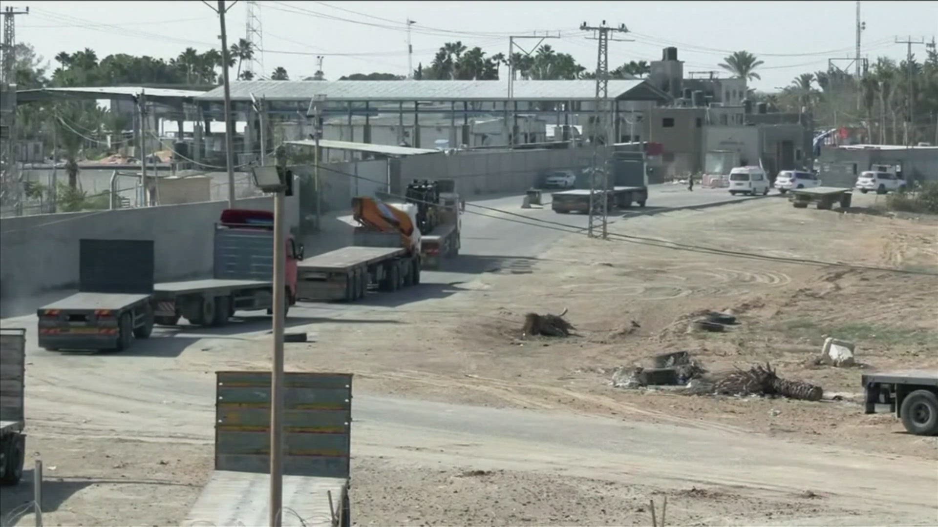 Egypt's border crossing opens to let aid into Gaza