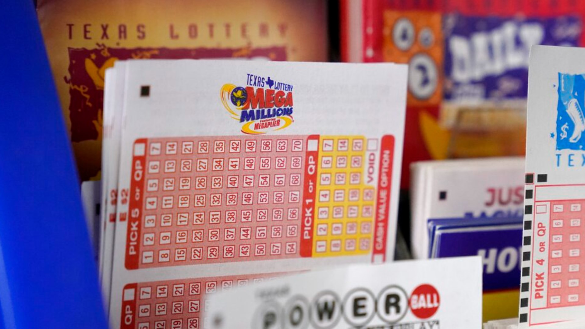 Mega Millions jackpot reaches 735 million Powerball at 559 million