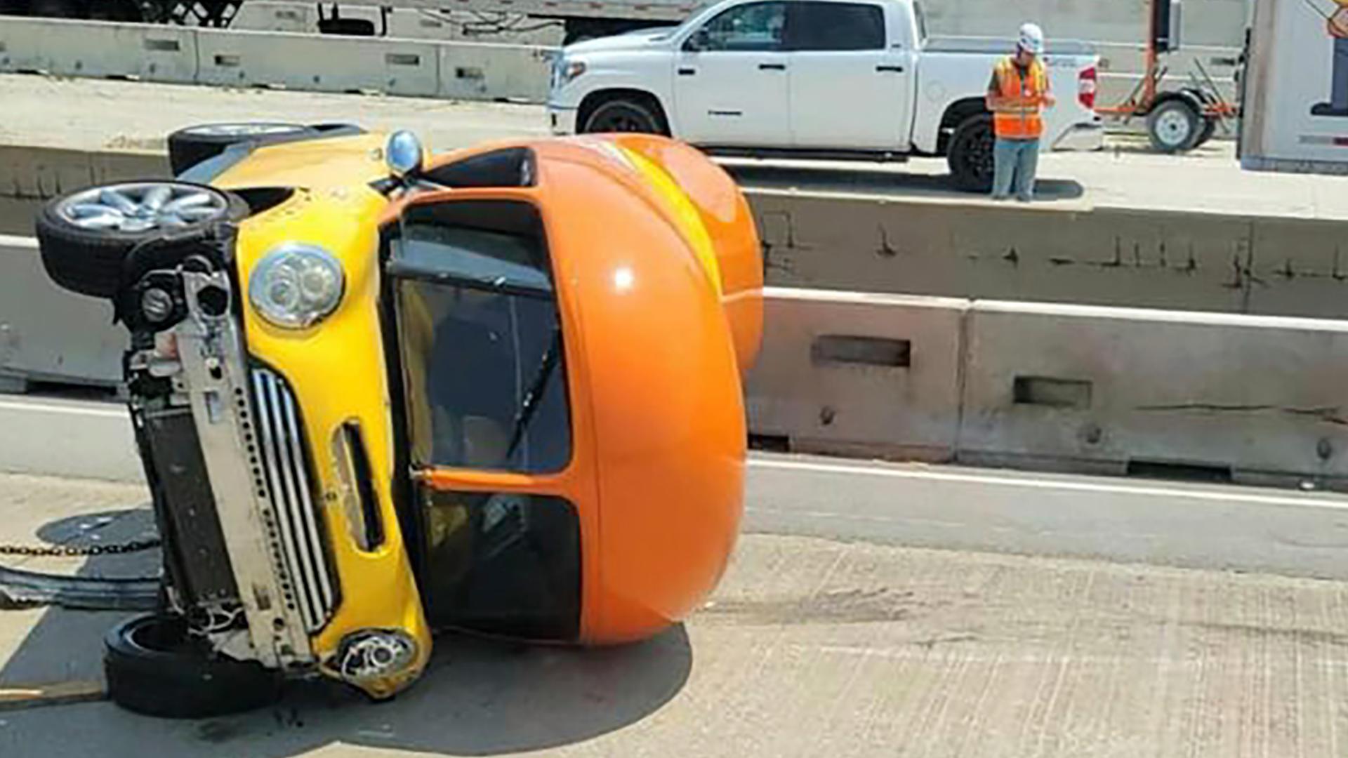 Oscar Mayer Wienermobile flips over after highway crash(02)