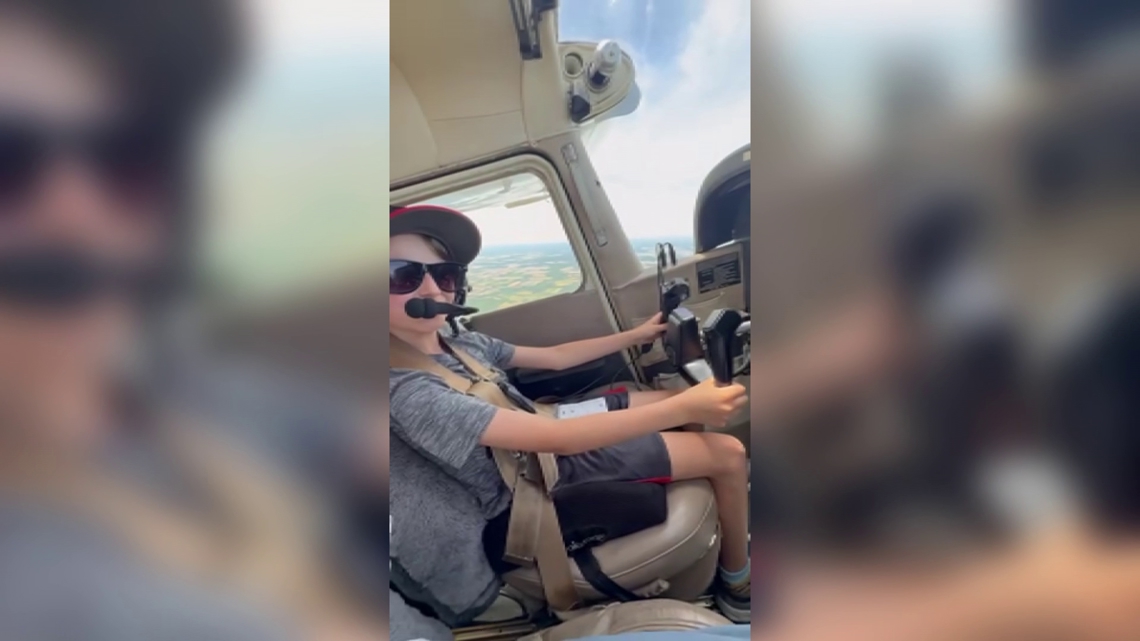 Fourth, fifth graders learn to fly airplanes as part of Michigan after-school program